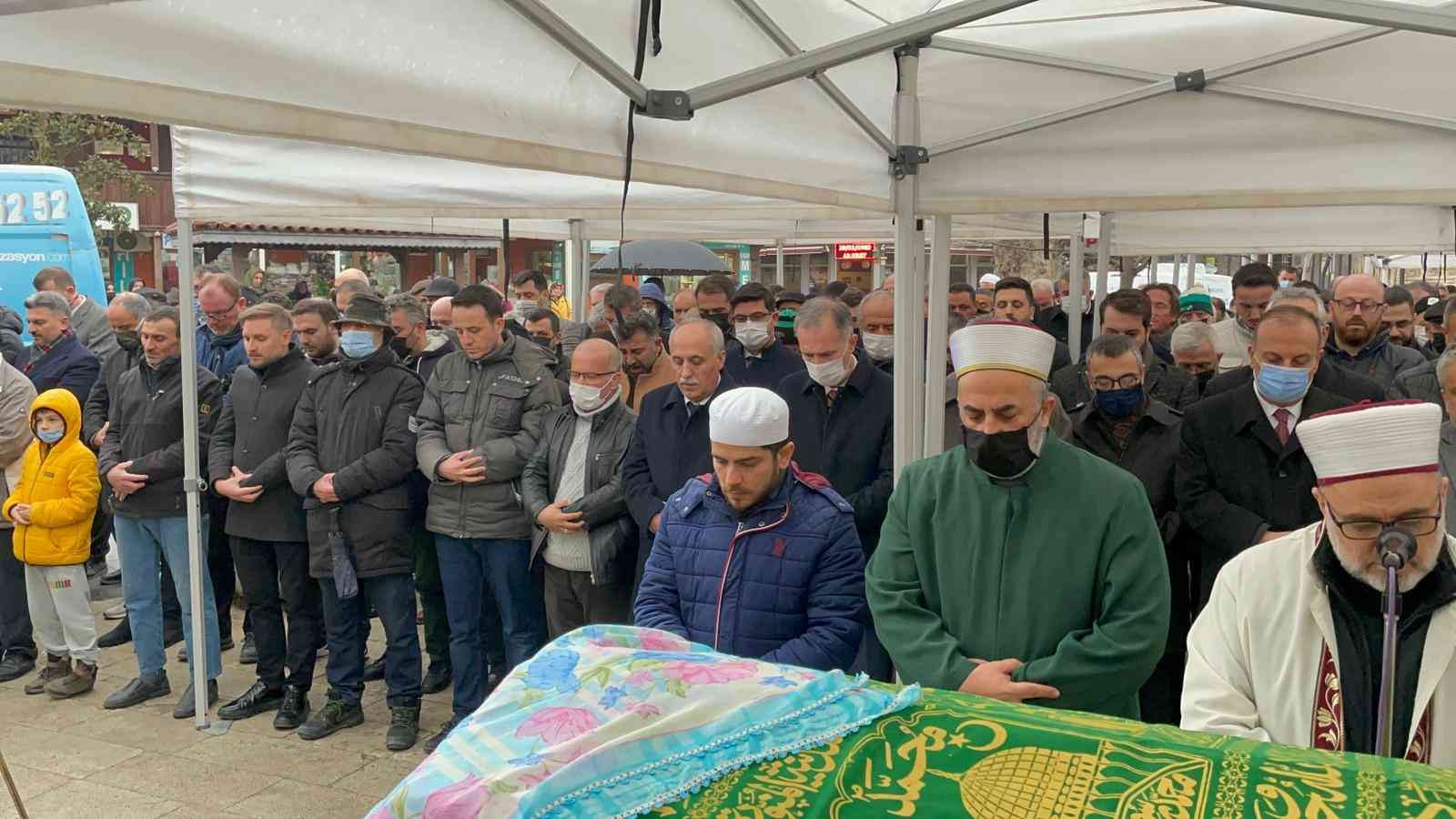 AK Parti MKYK üyesi ve Bursa İl eski Başkanı Ayhan Salman’ın annesi Gülten Salman (80) vefat etti. Merhumenin cenazesi İshakpaşa Camii’nde ikindi ...