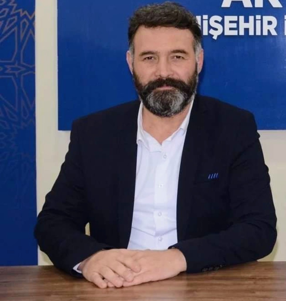 Ak Parti Yenişehirli servisçiler için devreye girdi. Yenişehir Yeşilkent Servis Kooperatifi Başkanı Fikret Çoban, "Yaşadığımız sıkıntıların çözüm ...