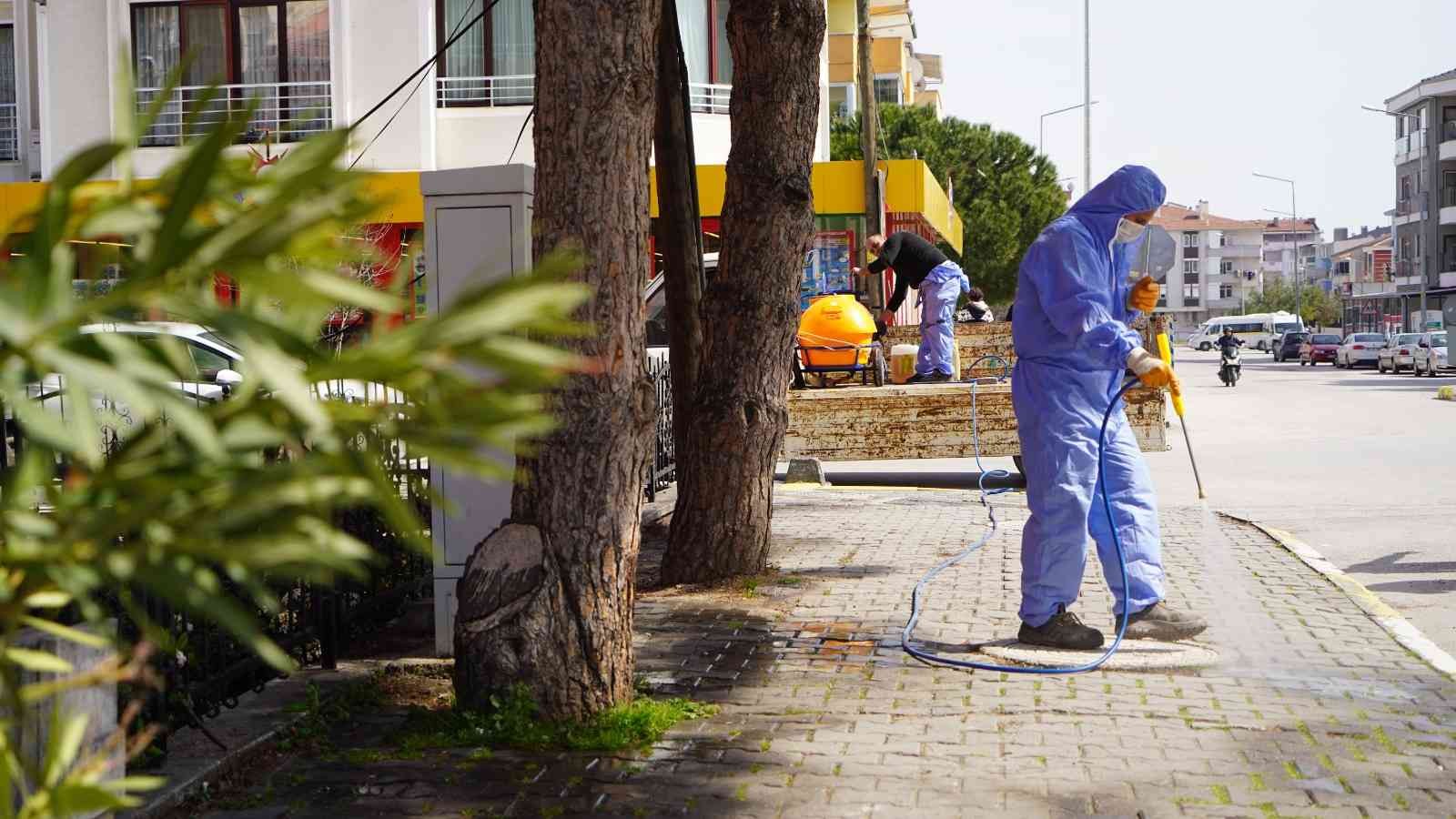 Altıeylül Belediyesi Park ve Bahçeler Müdürlüğü’ne bağlı ekipler ilçe genelinde bahar temizliğine başladı. Park ve Bahçeler Müdürlüğü’ne bağlı ...