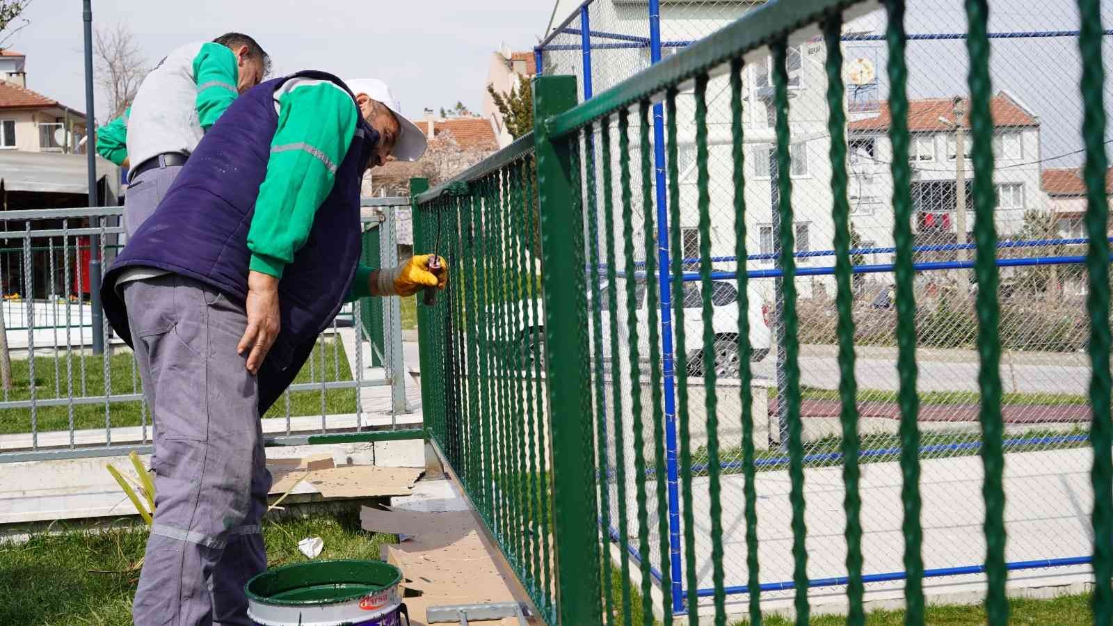 Altıeylül Belediyesi Park ve Bahçeler Müdürlüğü’ne bağlı ekipler ilçe genelinde bahar temizliğine başladı. Park ve Bahçeler Müdürlüğü’ne bağlı ...