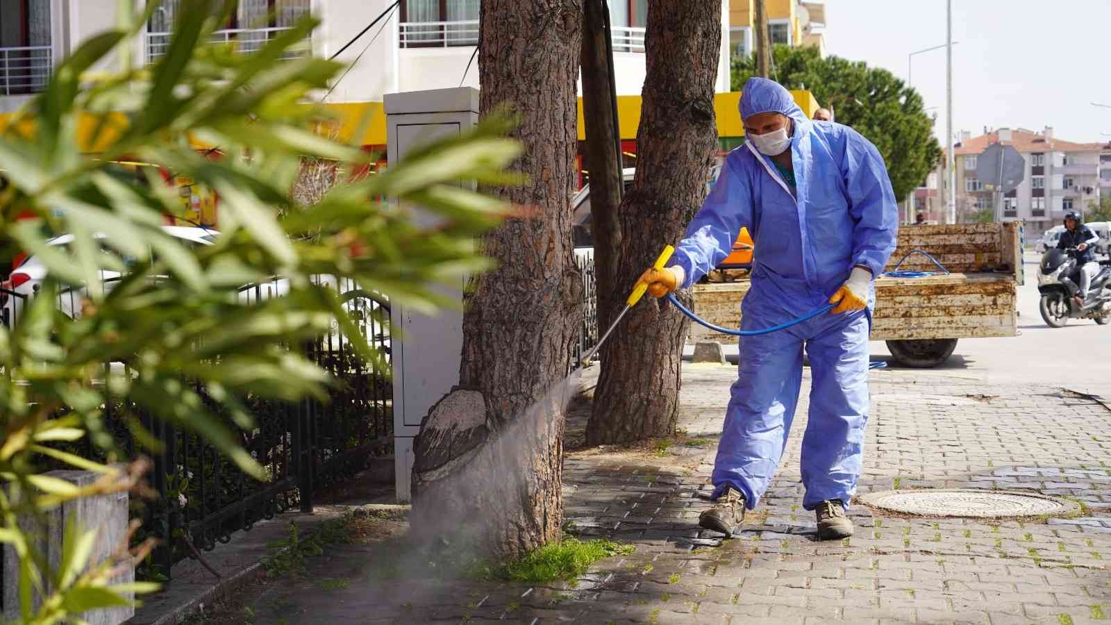 Altıeylül Belediyesi Park ve Bahçeler Müdürlüğü’ne bağlı ekipler ilçe genelinde bahar temizliğine başladı. Park ve Bahçeler Müdürlüğü’ne bağlı ...