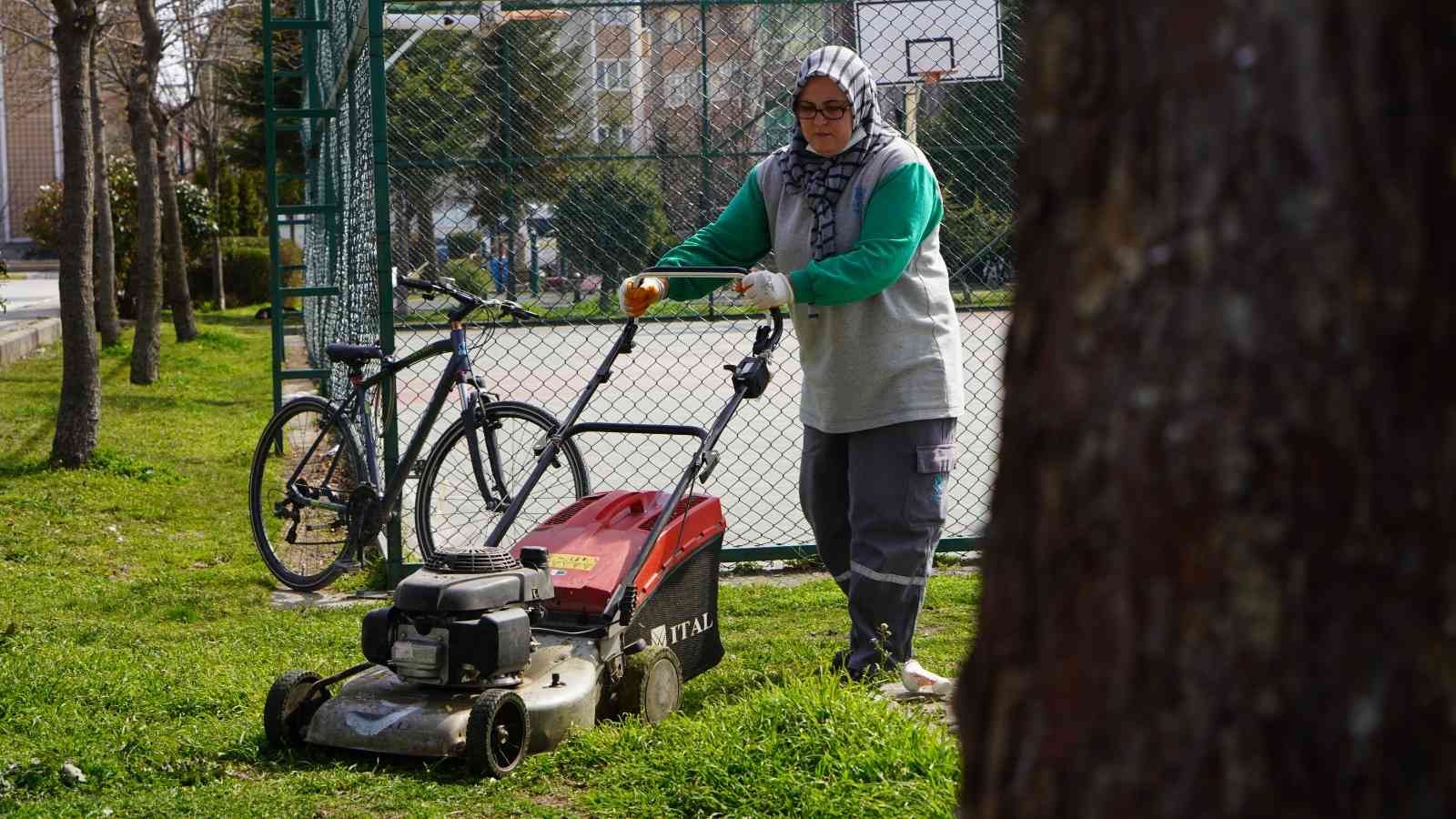 Altıeylül Belediyesi Park ve Bahçeler Müdürlüğü’ne bağlı ekipler ilçe genelinde bahar temizliğine başladı. Park ve Bahçeler Müdürlüğü’ne bağlı ...