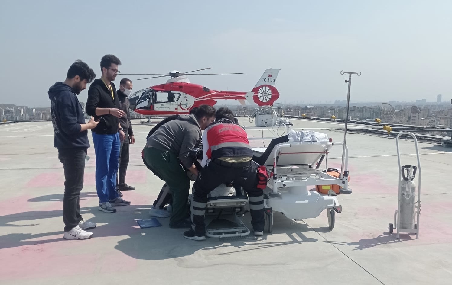 Çatalca’da epilepsi nöbeti geçiren A. V. ile kalp krizi geçiren S. U. ilçenin köylerinden ambulans helikopteri ile alınıp Başakşehir Çam ve ...