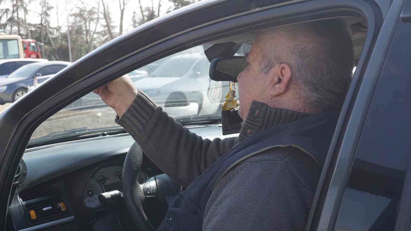 Edirne İl Emniyet Müdürlüğü Trafik Tescil Trafik Tescil ve Denetleme Şubesi Müdürlüğü ekipleri, cam filmi olan araçlarda denetim yaptı. Bazı ...