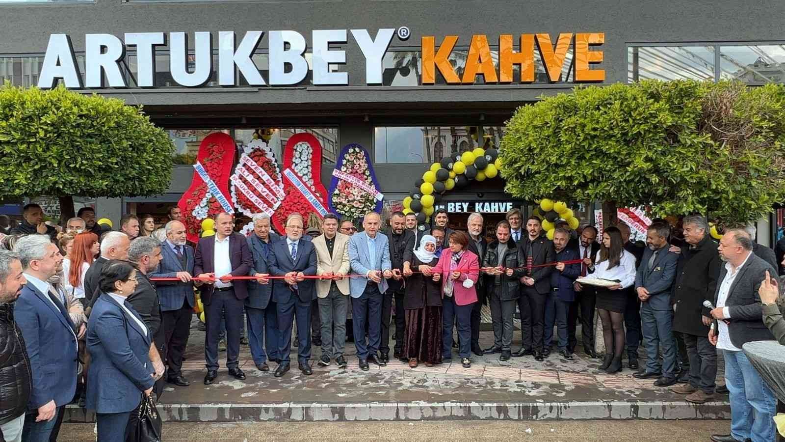 Yurt içinde ve yurt dışında yaptığı yatırımlarla güçlü bir marka haline gelen Artukbey Kahve, 75. şubesini İskenderun’da düzenlenen geniş ...