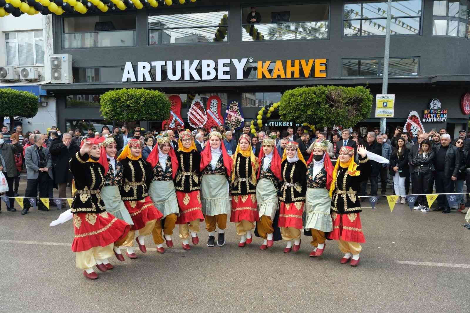 Yurt içinde ve yurt dışında yaptığı yatırımlarla güçlü bir marka haline gelen Artukbey Kahve, 75. şubesini İskenderun’da düzenlenen geniş ...