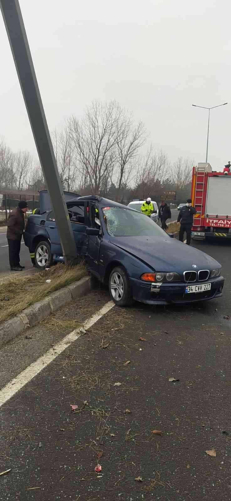 Tekirdağ’ın Çerkezköy ilçesinde meydana gelen kazada, aydınlatma direğine çarpan aracın sürücüsü yaralandı. Kaza, Çerkezköy-Kapaklı yolu üzerinde ...