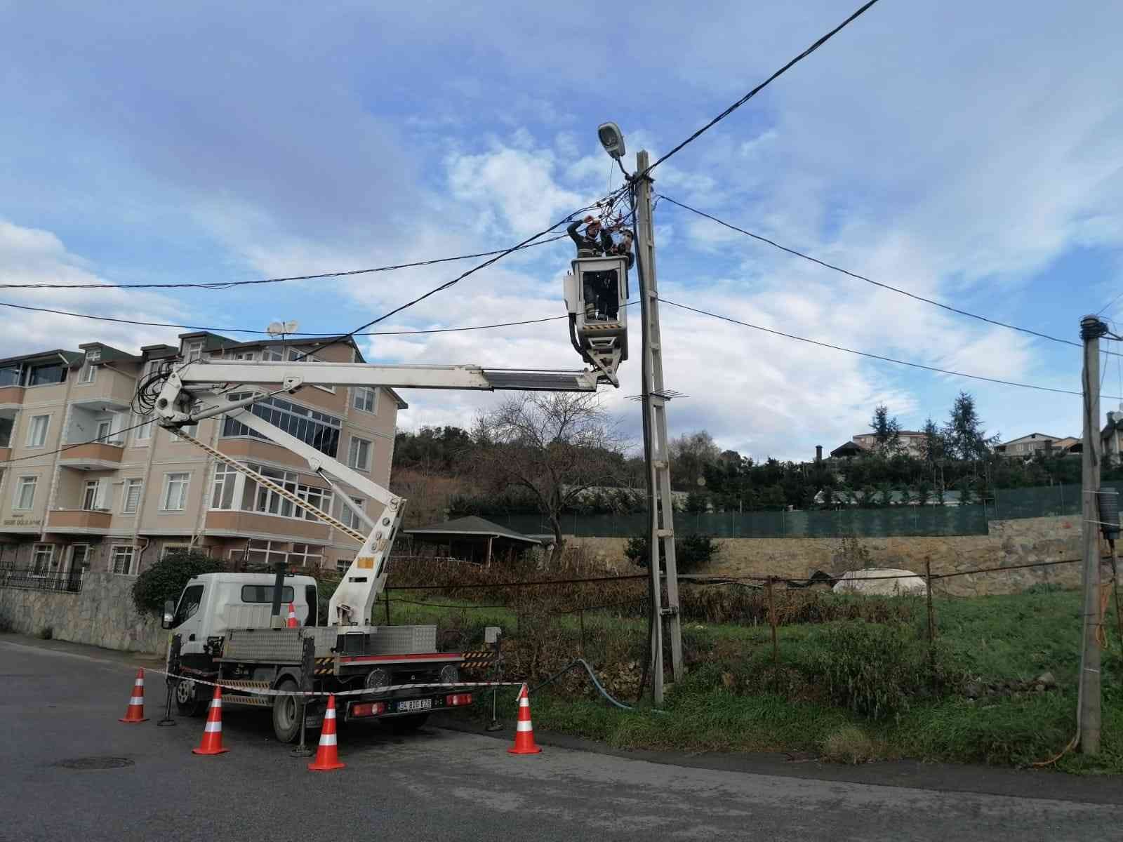 İstanbul Anadolu Yakası’na kesintisiz enerji arzı için çalışmalarına devam eden Ayedaş, yaşanması beklenen kış şartlarına karşı hazır. Elektrik ...