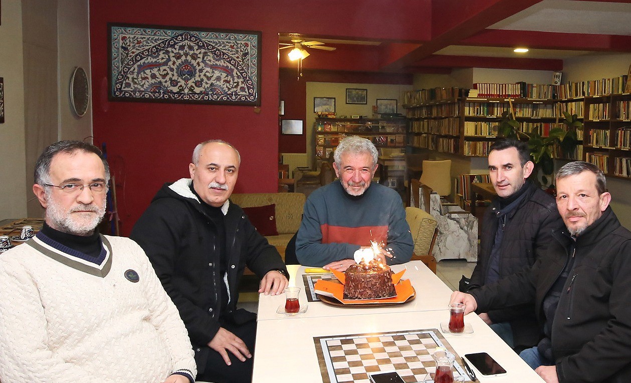 Bursa’nın Yenişehir ilçesinde emekli öğretmen Hüseyin Şentürk tarafından kurulan Ayrıntı gazetesi 15. yılını kutladı. 19 Mart 2007 yılında ...