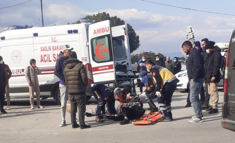 Balıkesir’in Ayvalık ilçesinde bir motosiklet ile ticari aracın çarpıştığı kazada 2 kişi yaralandı. Edinilen bilgiye göre, Ayvalık’ın ...