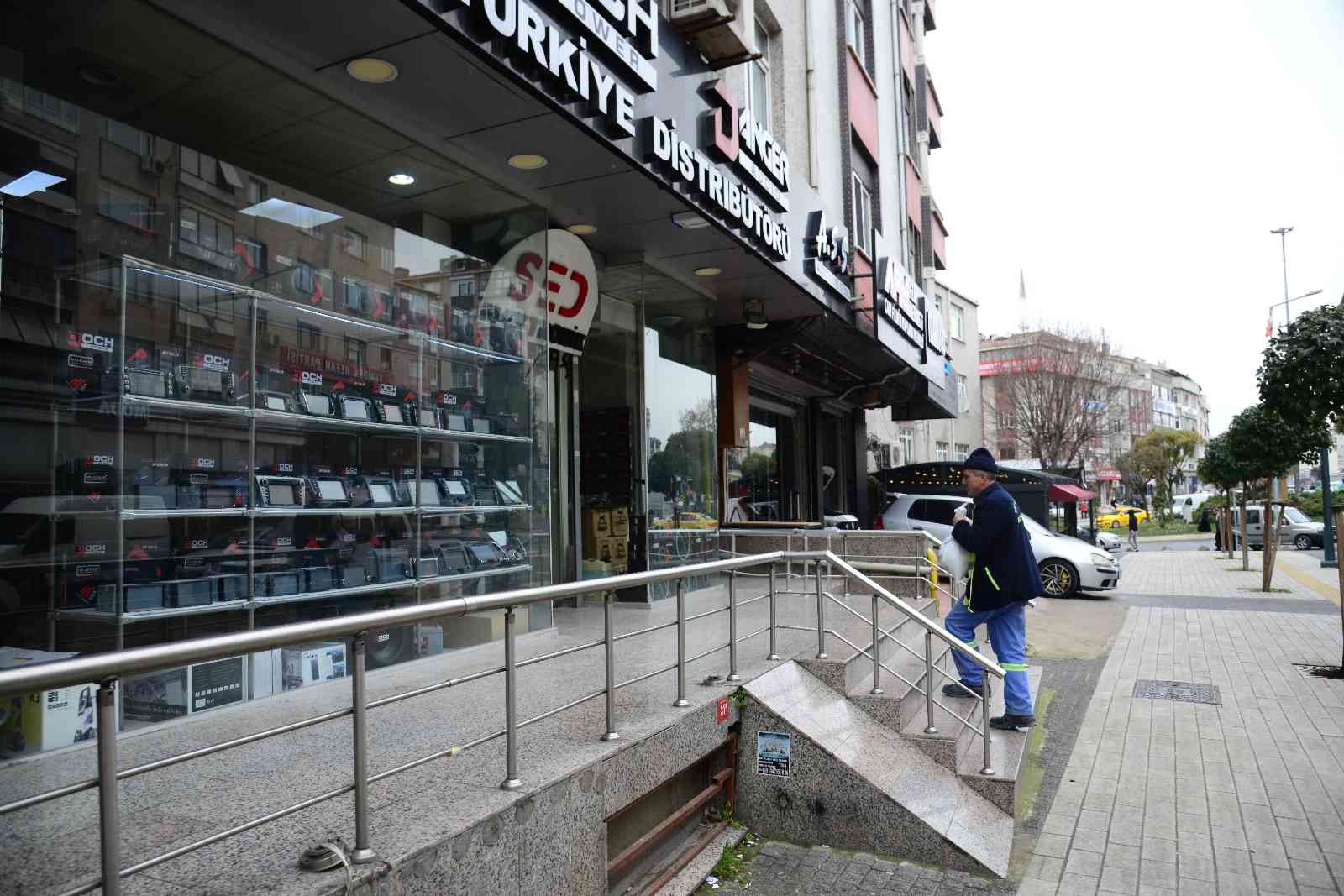 Bahçelievler Belediyesi, Meteoroloji Genel Müdürlüğü’nün kar yağışına ilişkin uyarıları ardından olumsuzluklara karşı hazırlıkları tamamladı ...