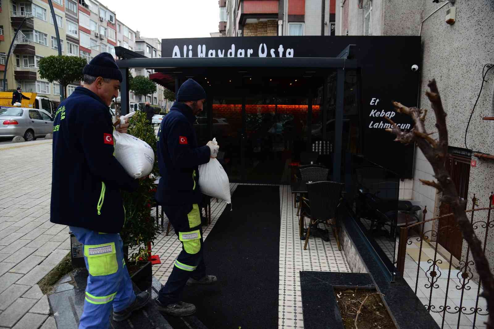 Bahçelievler Belediyesi, Meteoroloji Genel Müdürlüğü’nün kar yağışına ilişkin uyarıları ardından olumsuzluklara karşı hazırlıkları tamamladı ...