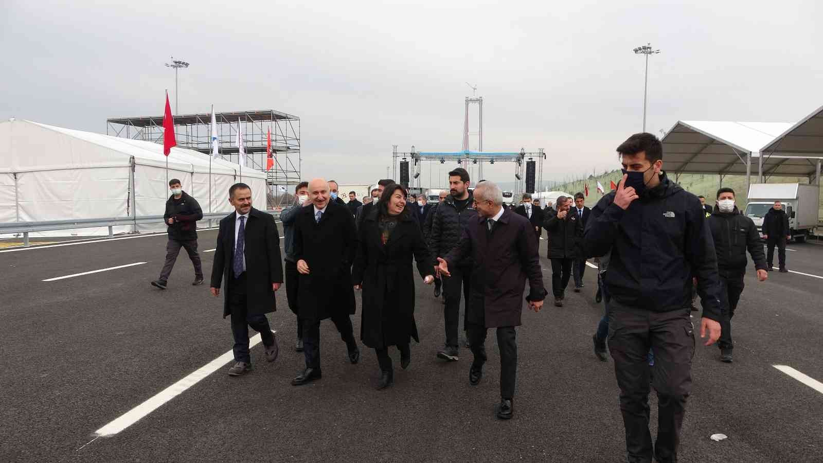 ÇANAKKALE (İHA) – Ulaştırma ve Altyapı Bakanı Adil Karaismailoğlu, “1915 Çanakkale Köprüsü’nün Cuma günü açılmasını büyük bir sabırsızlıkla ...