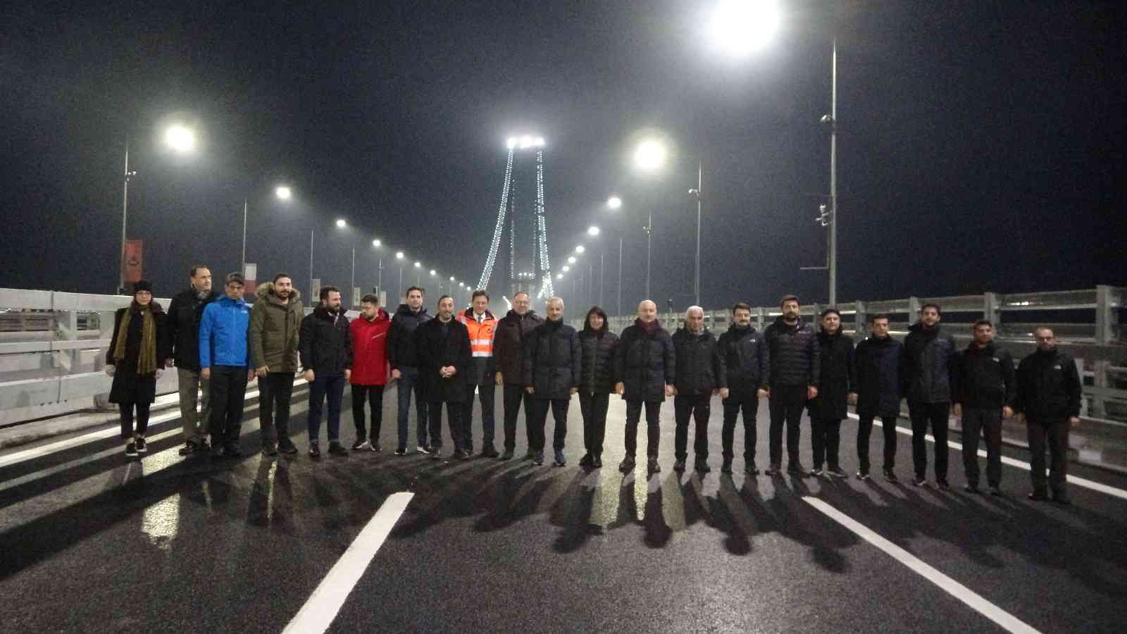 Ulaştırma ve Altyapı Bakanı Adil Karaismailoğlu, gün doğumunda 1915 Çanakkale Köprüsü üzerinden yürüyerek Avrupa’dan Asya’ya geçti. 18 Mart ...