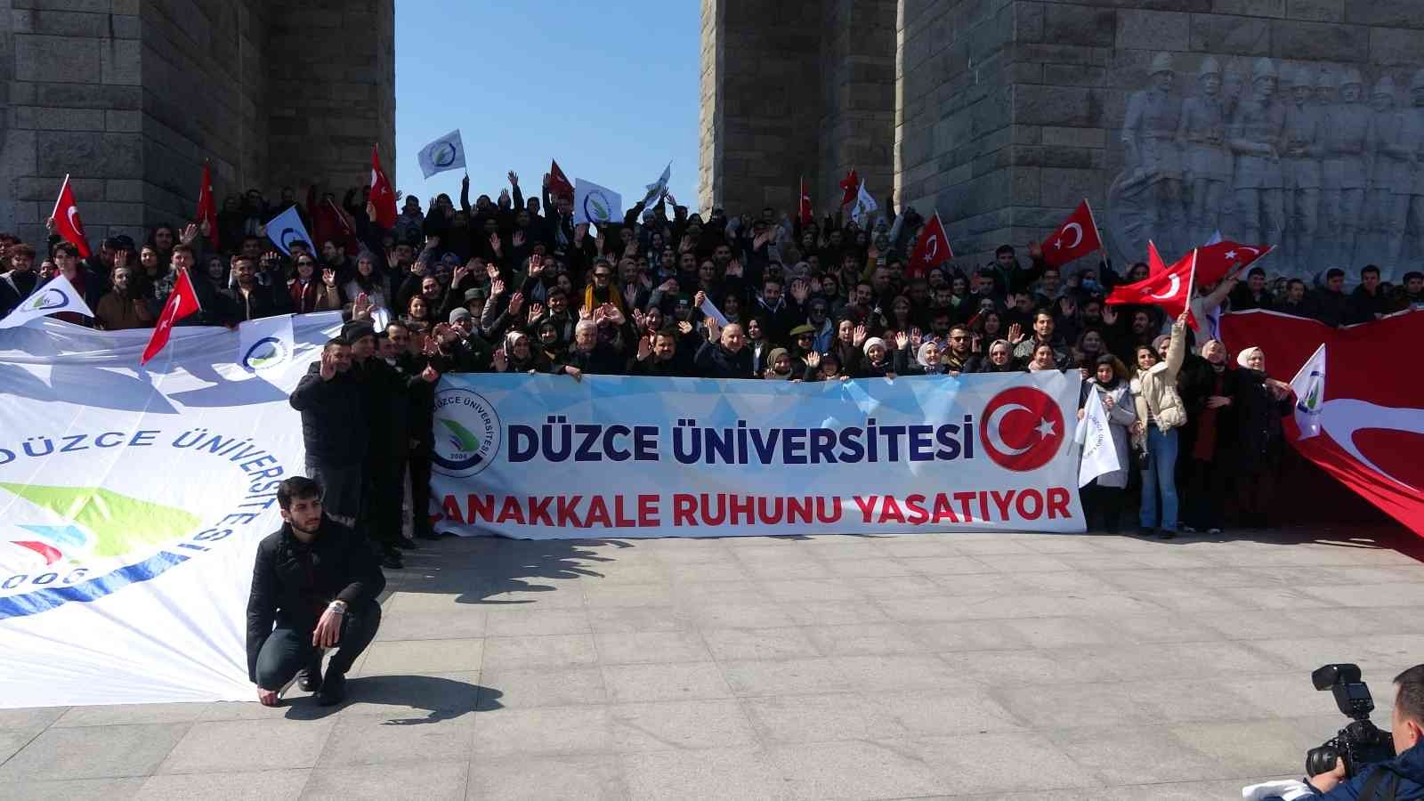 Ulaştırma ve Altyapı Bakanı Adil Karaismailoğlu, Şehitler Abidesi’ni ziyaret edip, temsili şehit mezarlıklarına karanfil bıraktı. Ulaştırma ve ...