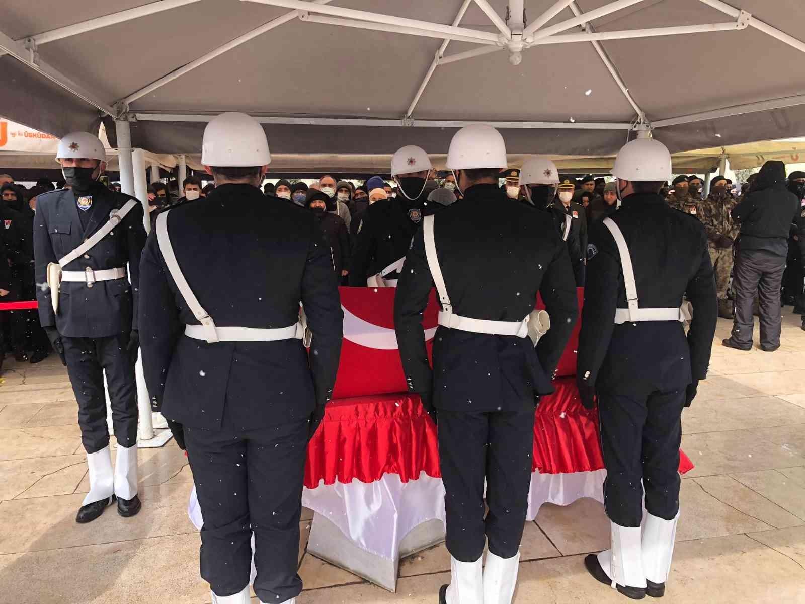 Şanlıurfa’da ’dur’ ihtarına uymayarak kaçan otomobildeki şüphelinin açtığı ateş sonucunda şehit olan Komiser Yardımcısı Abdullah Yasir Binici ...