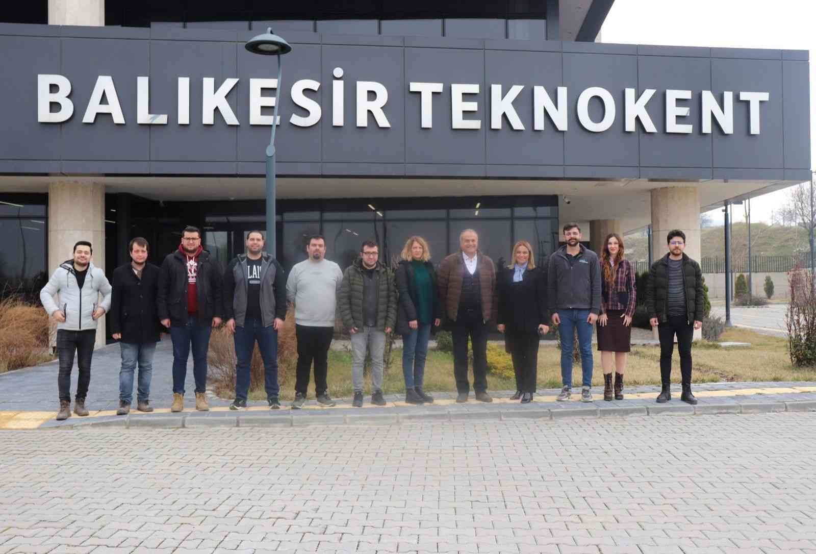 Balıkesir Teknokent bünyesinde yürütülen Ar-ge projesi “Uzaktan Komutalı Patlatma Cihazı” için firma ve Savunma Sanayi Başkanlığı arasında ...