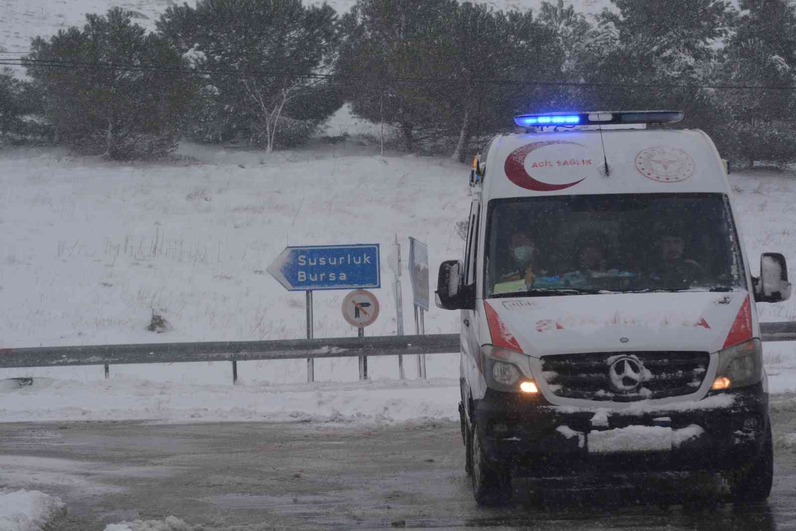 Balıkesir’de dün başlayan ve gece boyunca aralıklarla devam eden kar yağışı hayatı zorlaştırıyor. Sabah bembeyaz bir şehre uyanan Balıkesirliler ...