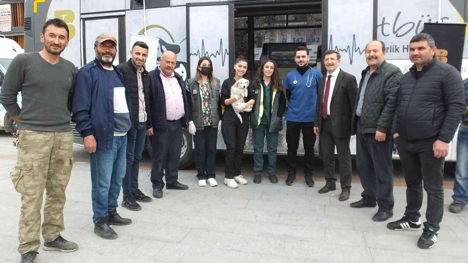 Burhaniye ilçesi, Balıkesir Büyükşehir Belediyesi’nin sokak hayvanlarına daha kaliteli ve ulaşılabilir bir hizmet sağlayabilmek oluşturduğu ...