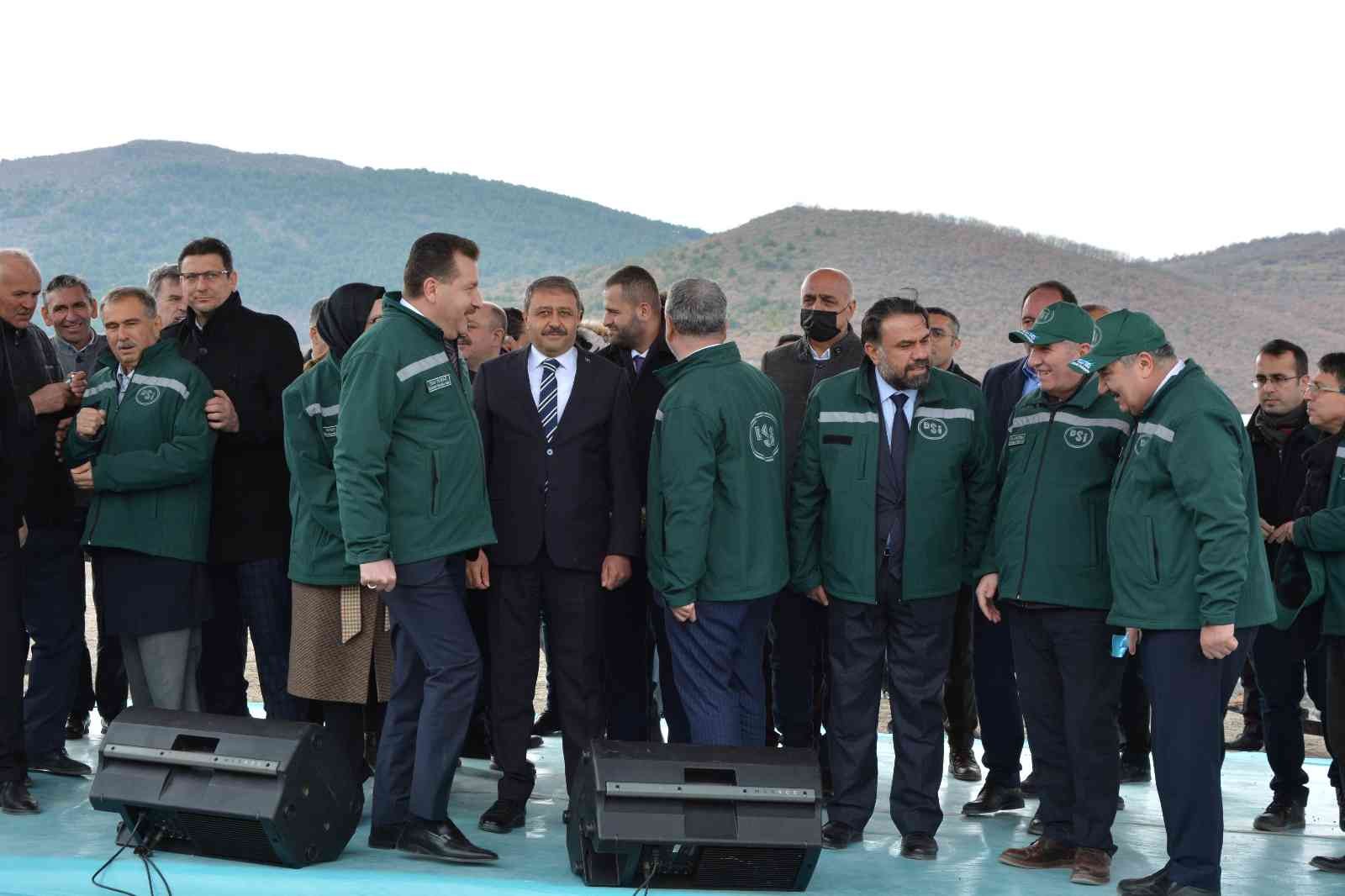 Balıkesir’de yapımı Devlet Su İşleri tarafından tamamlanan tesislerin açılışı Cumhurbaşkanı Yardımcısı Fuat Oktay’ın da canlı yayınla katıldığı ...