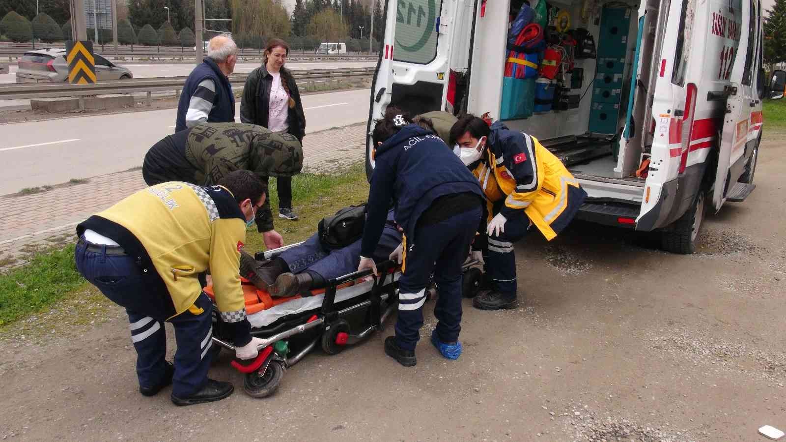 Kocaeli’nin Başiskele ilçesinde direksiyon hakimiyetini kaybeden otomobil sürücüsü, bariyerlere ok gibi saplanarak durabildi. Kazada bir kişi ...