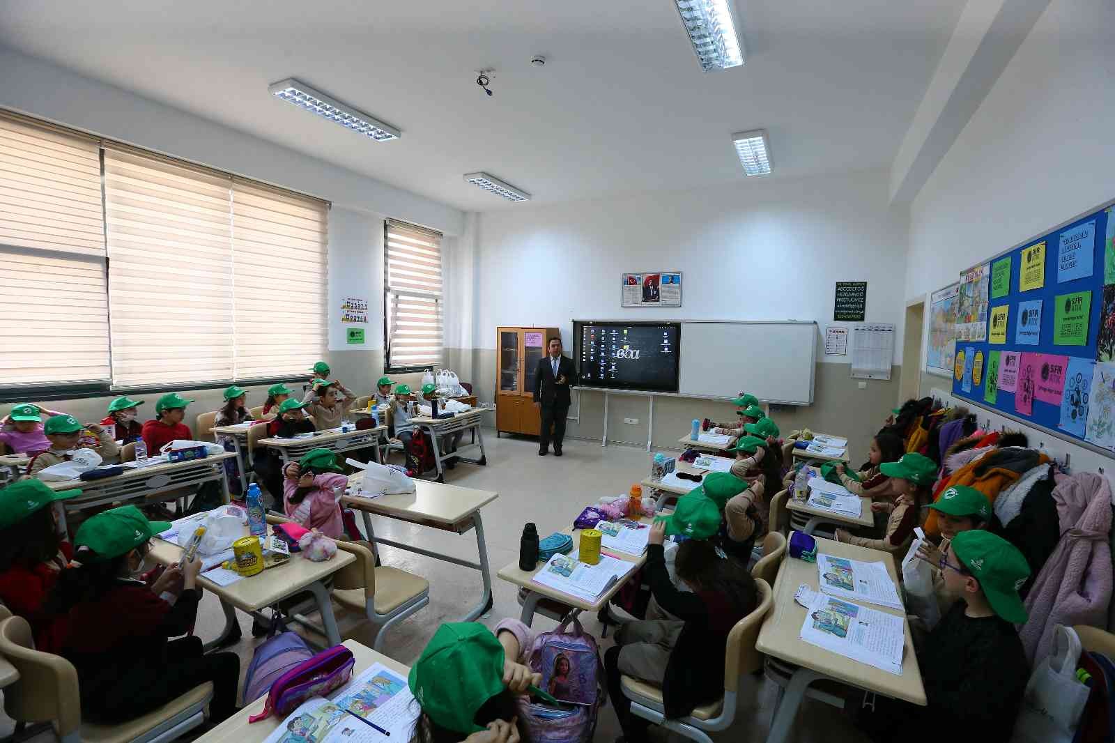 Başakşehir Belediyesi, Türkiye’ye ve Avrupa’ya örnek olduğu “Sıfır Atık” projesi kapsamında bir rekora imza attı. İlçe Milli Eğitim Müdürlüğü ile ...