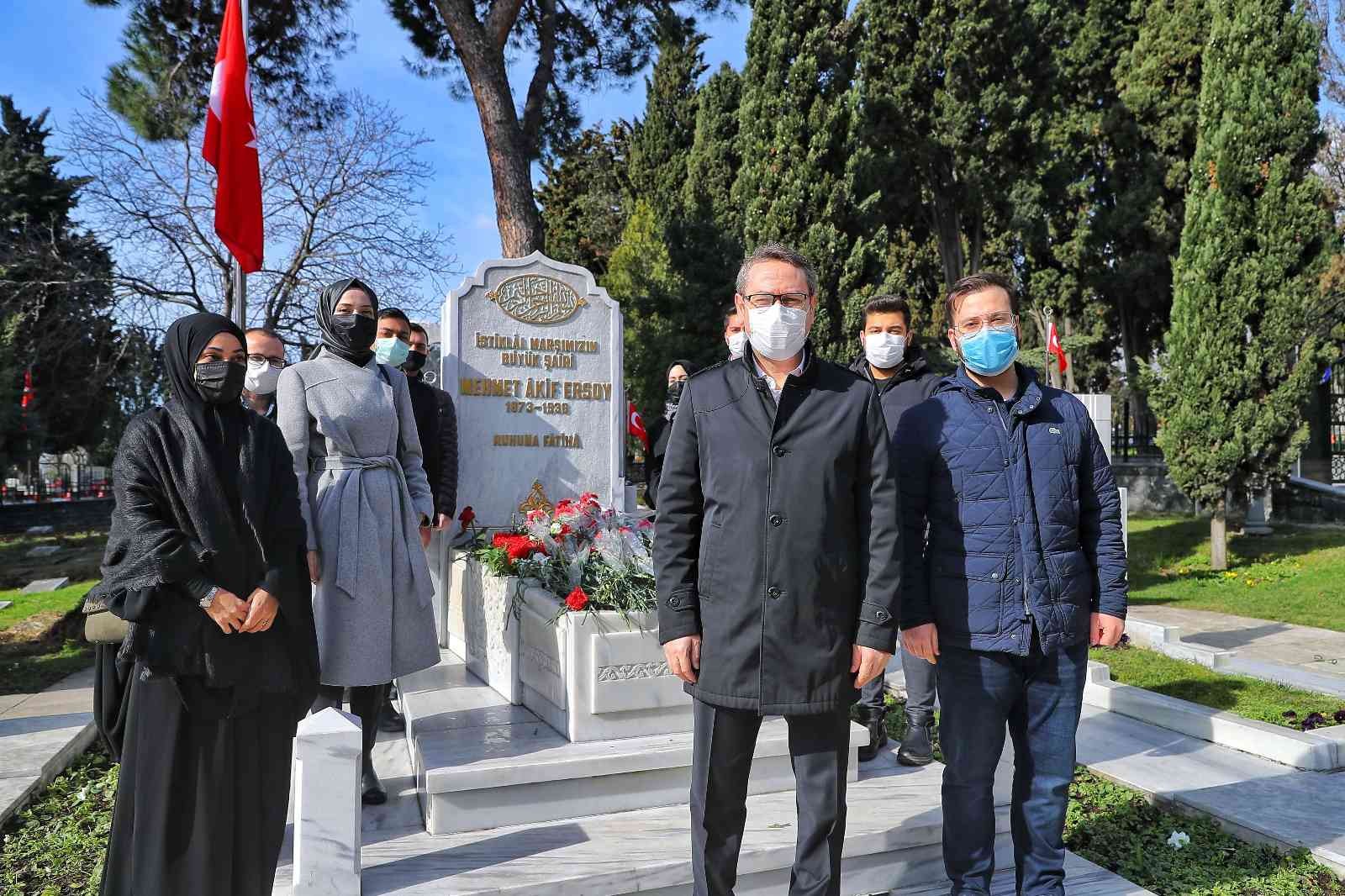 Başakşehir Belediye Başkanı Yasin Kartoğlu, İstiklal Marşı’nın kabulünün 101’inci yıl dönümünde Mehmet Akif Ersoy’u andı. İstiklal Marşı’nın ilk ...