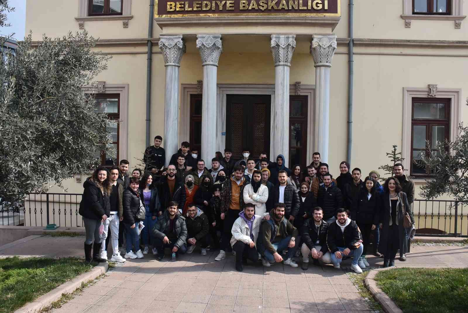 Tekirdağ’da üniversite eğitimini sürdüren öğrenciler, Süleymanpaşa Belediyesi’nin misafiri oldu. Tekirdağ’ın Süleymanpaşa ilçesinde şehrin tarihi ...