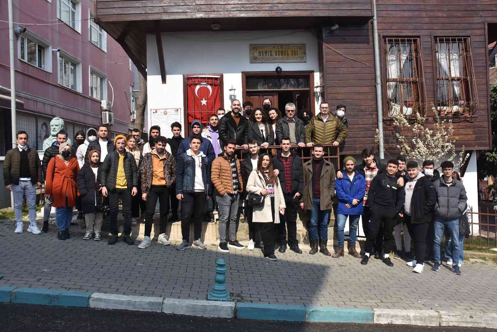 Tekirdağ’da üniversite eğitimini sürdüren öğrenciler, Süleymanpaşa Belediyesi’nin misafiri oldu. Tekirdağ’ın Süleymanpaşa ilçesinde şehrin tarihi ...