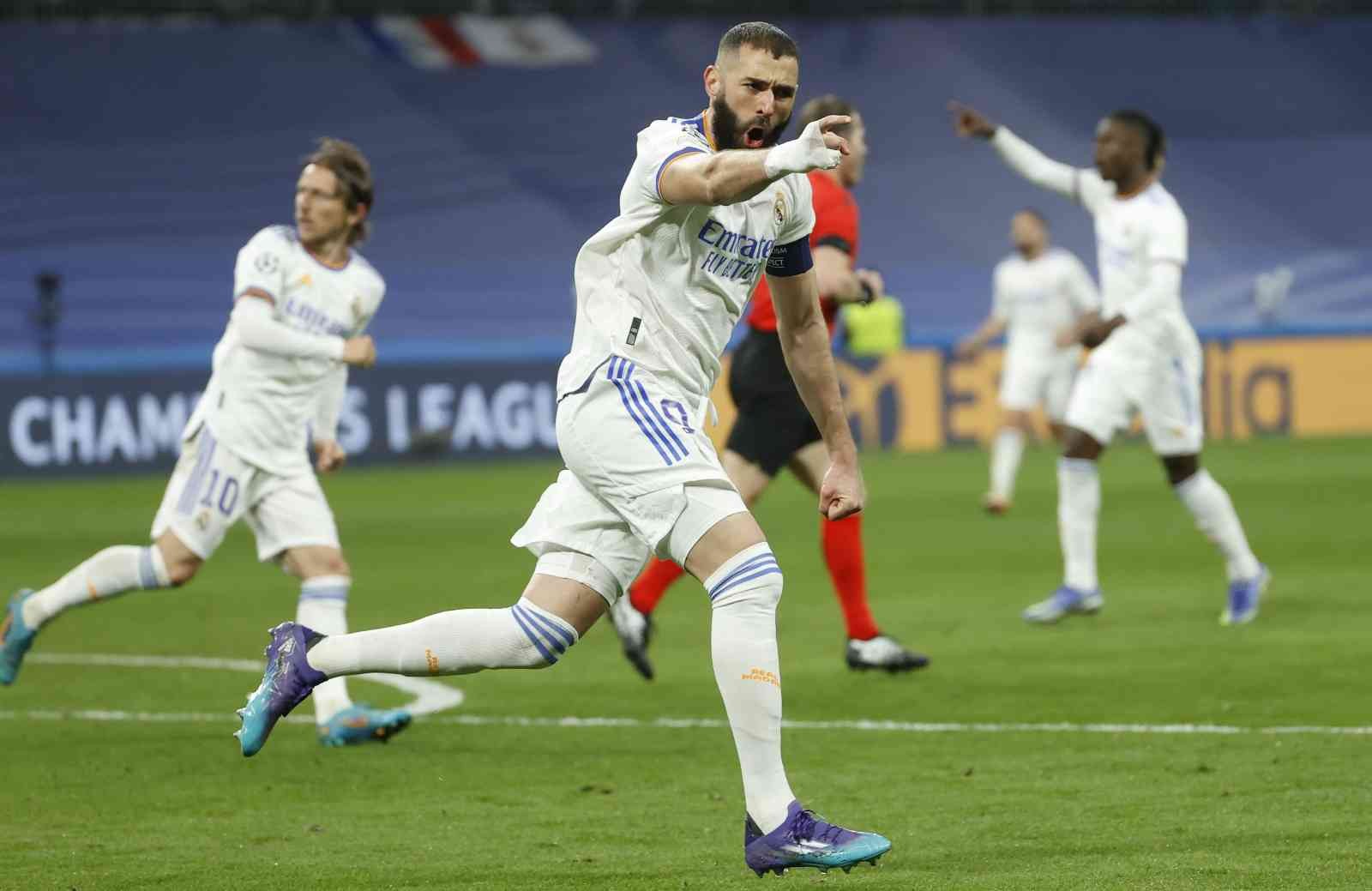 UEFA Şampiyonlar Ligi Son 16 Turu rövanşında Real Madrid, Karim Benzema’nın hat-trick yaptığı maçta Paris Saint-Germain’i 3-1 mağlup ederek ...