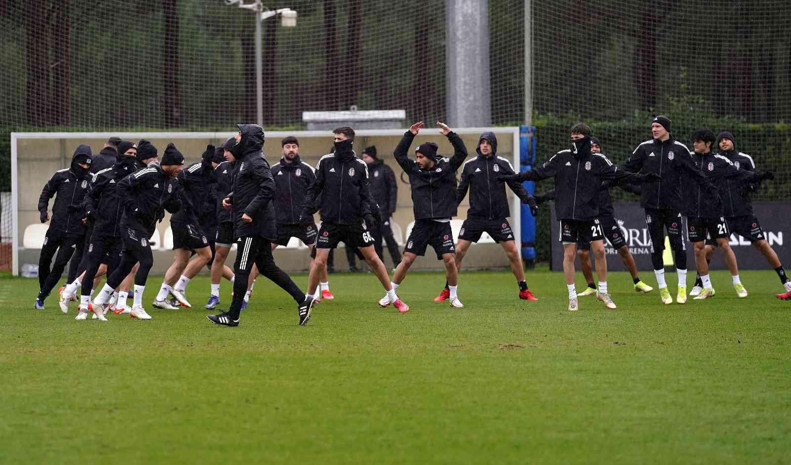 Beşiktaş, Ziraat Türkiye Kupası Çeyrek Finali’nde Kayserispor ile oynayacağı maçın hazırlıklarına sabah saatlerinde yaptığı çalışmayla devam etti ...