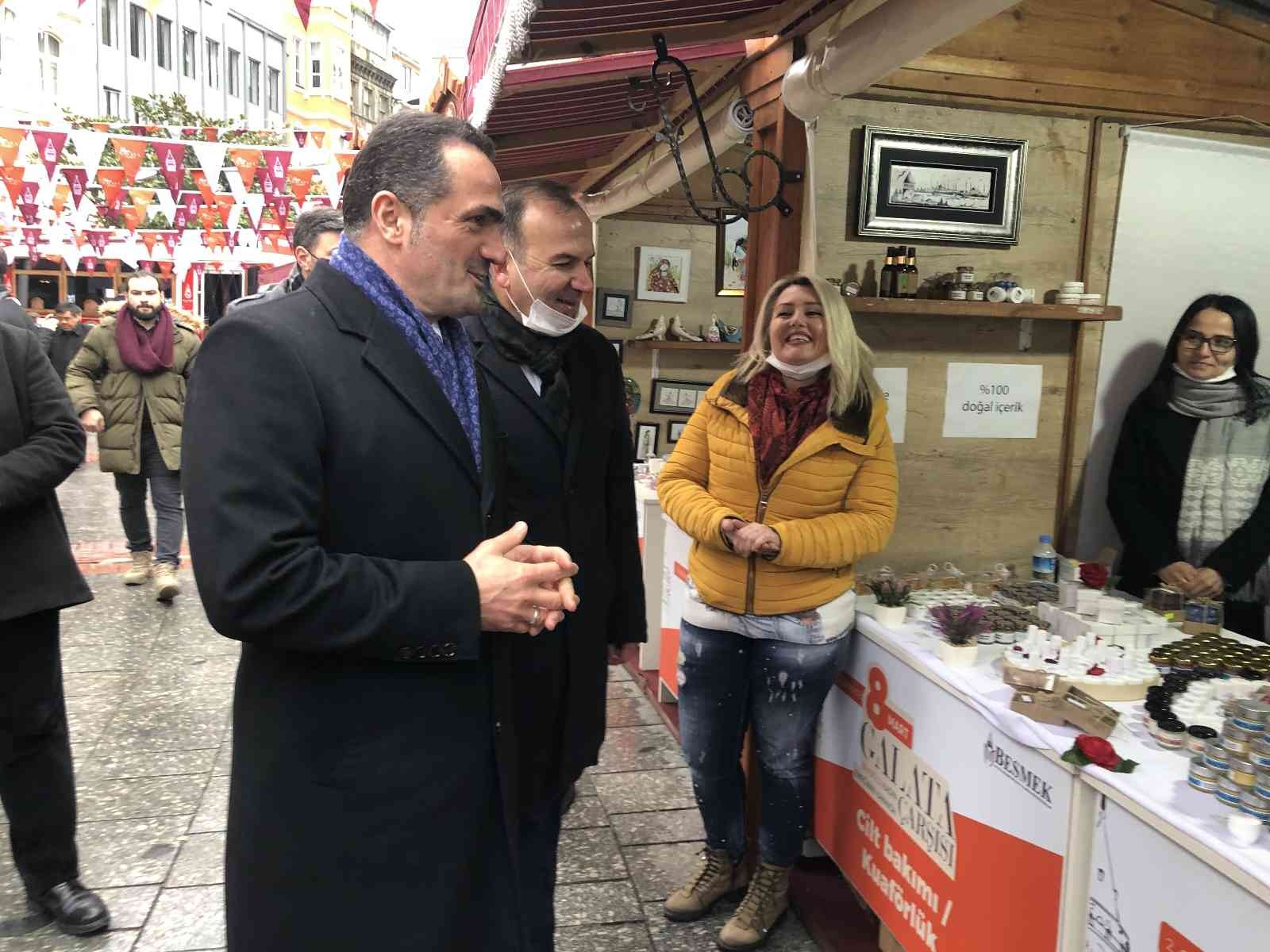 Beyoğlu’nda kadınlar, belediye tarafından geleneksel olarak her yıl açılan 8 Mart Galata Çarşısı’nda buluştu. 8 Mart Dünya Kadınlar Günü ...