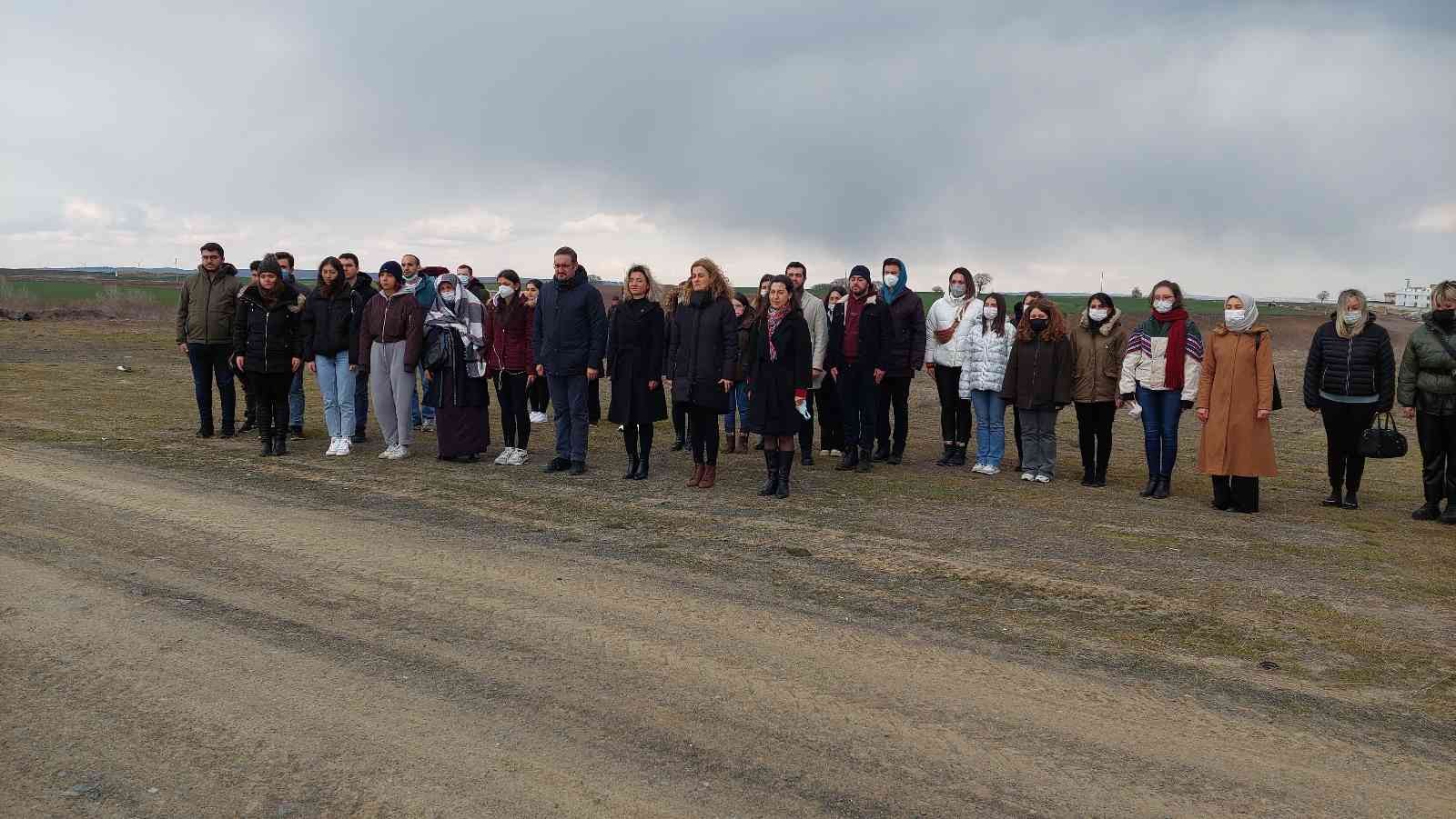 Korona virüs pandemisinde hayatını kaybeden sağlık çalışanları için Tekirdağ’ın Süleymanpaşa ilçesinde fidan dikim etkinliği gerçekleştirildi ...