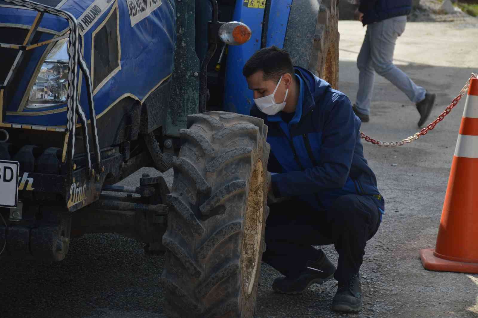 Sakarya’nın Karasu ilçesi Limandere Mahallesi’nde kurulan mobil traktör muayene istasyonu ile 10 mahalleye hizmet veriliyor. Çiftçiler ve traktör ...