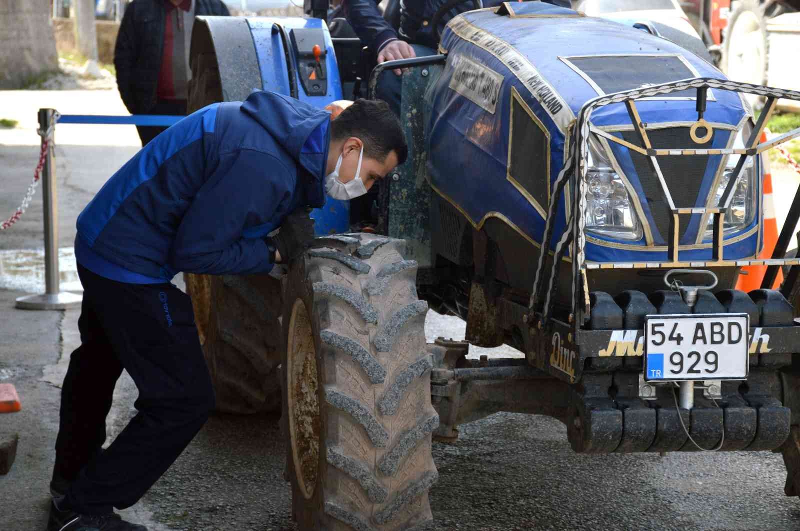 Sakarya’nın Karasu ilçesi Limandere Mahallesi’nde kurulan mobil traktör muayene istasyonu ile 10 mahalleye hizmet veriliyor. Çiftçiler ve traktör ...