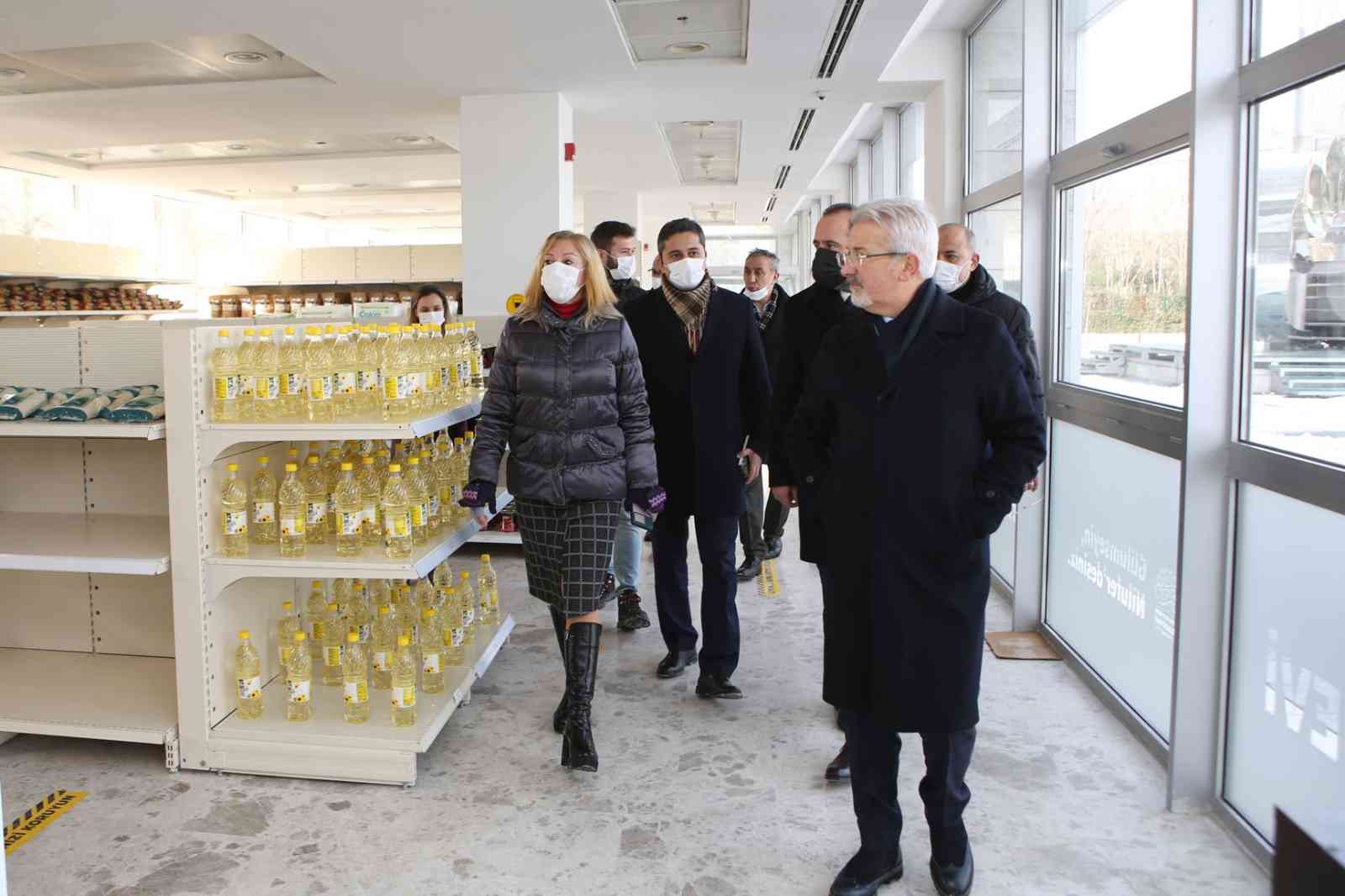 Nilüfer Belediyesi Halk Evi bünyesinde kapılarını açan ‘Dayanışma Market’ten Nilüfer’de ikamet eden ve sosyal-ekonomik kriterleri tutan dar ...