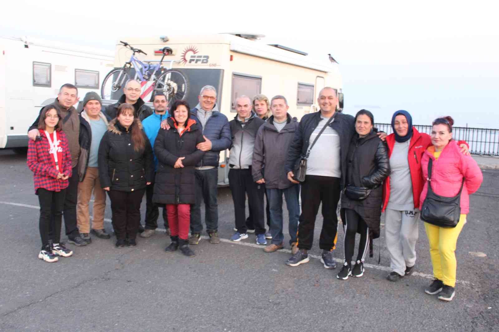 Bulgar karavan tutkunları, Tekirdağ’ın Süleymanpaşa ilçe sahiline akın etti. Bulgaristan’ın Başkenti Sofya ve Varna şehirlerinden karavanları ile ...