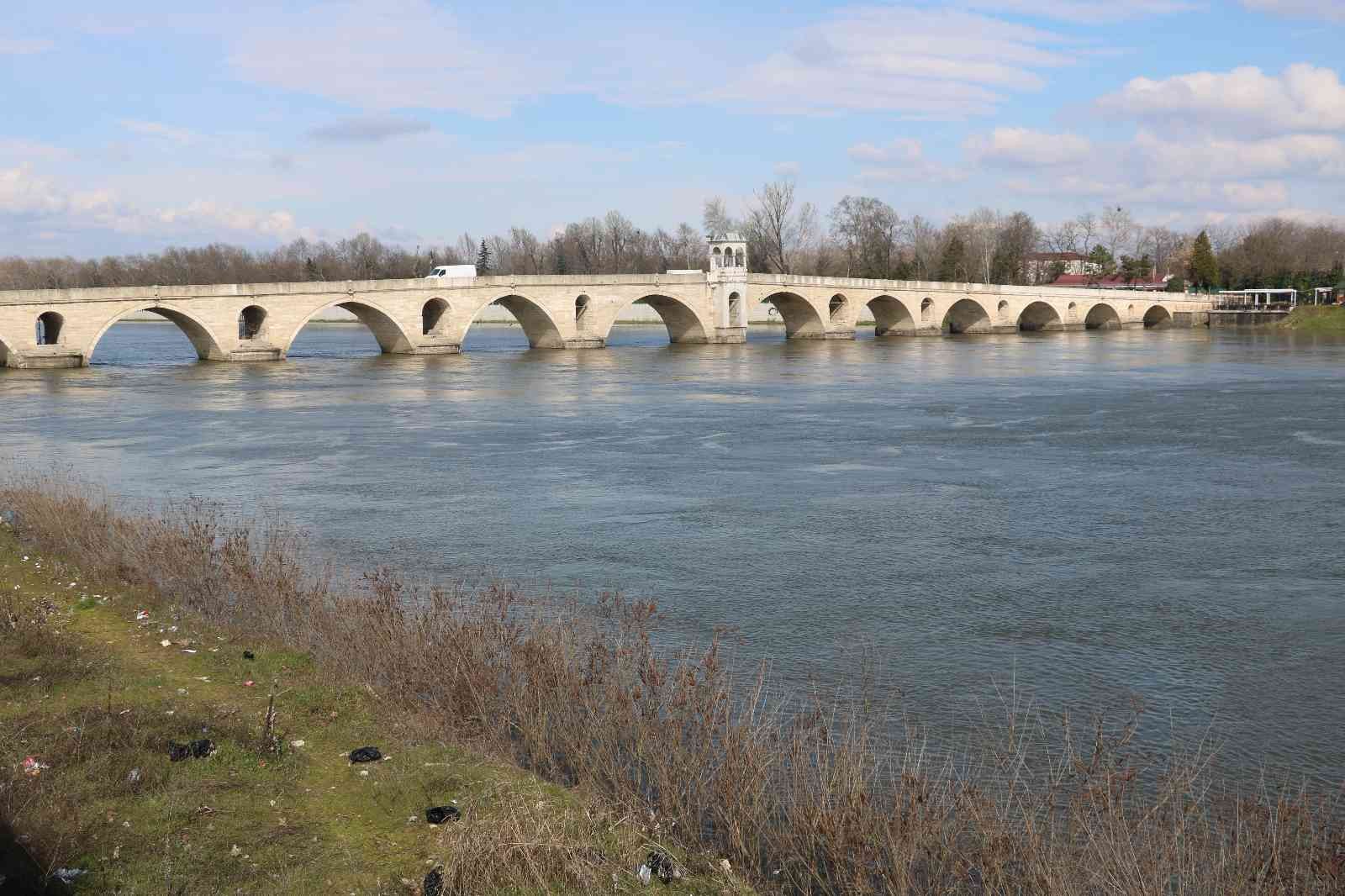 Bulgaristan’da karların erimeye başlamasının ardından kaynağını Bulgaristan’dan alan ve Edirne’den de geçen Meriç ve Tunca nehirlerinin debisinde ...