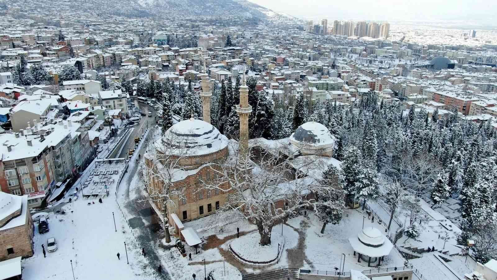 Bursa Büyükşehir Belediyesi, ‘bu gece ve yarın etkili olması beklenen kar yağışı ile buzlanma olaylarına karşı’ kış lastiği bulunmayan araçlar ...