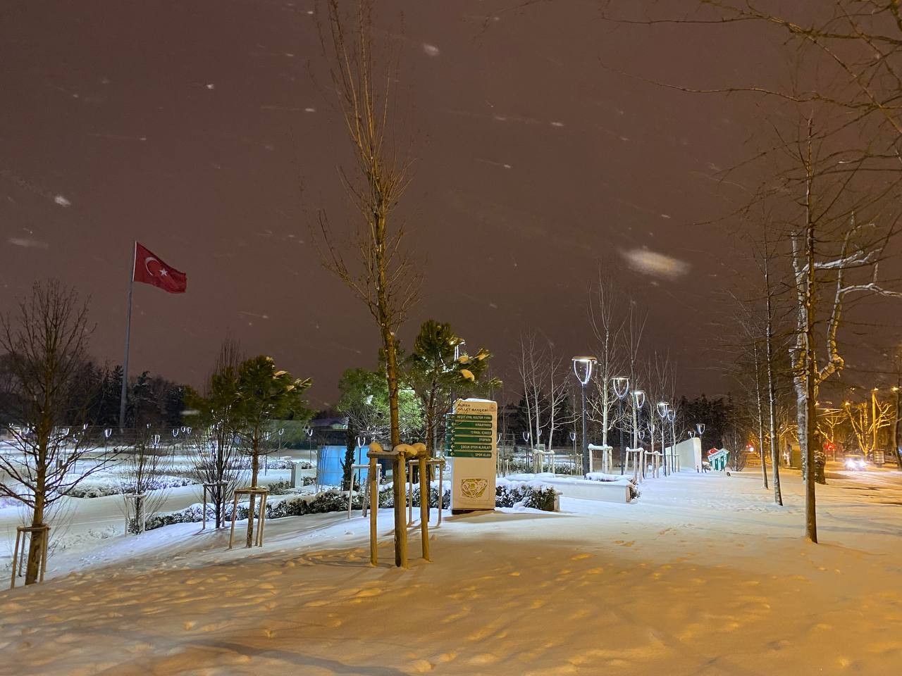 Bursa’da akşam saatlerinden itibaren etkili olan kar yağışı nedeniyle kent merkezinde kar kalınlığı 14 santimetre ölçüldü. Bursa’da 2 gündür ...