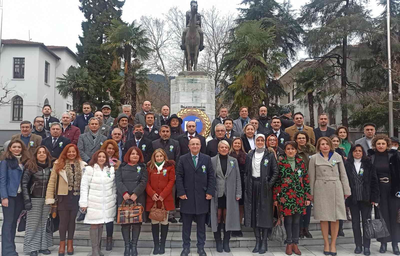 Bursa Serbest Muhasebeci Malî Müşavirler Odası, 1-7 Mart Muhasebe Haftası kutlamalarına Atatür heykeli önüne çelenk sunumuyla başladı. Oda ...