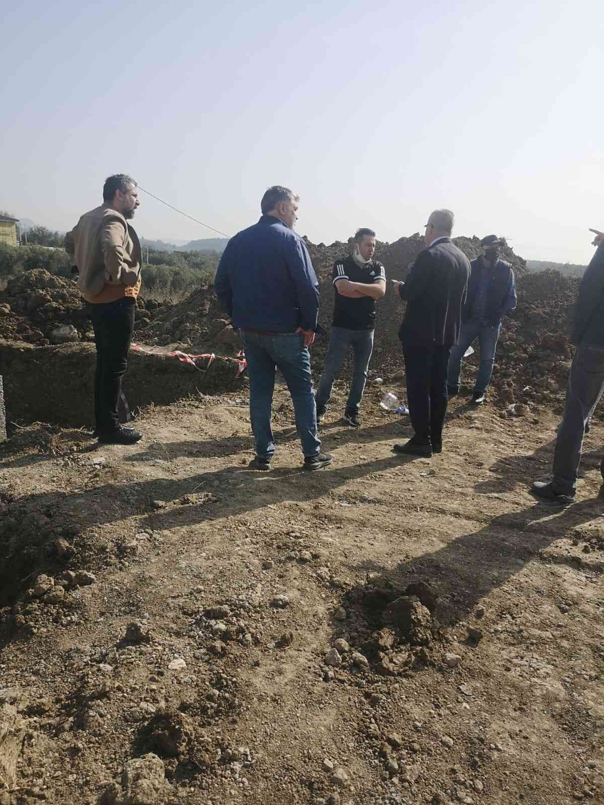 Bursa’da Nilüferköy mahallesi sakinleri, çocuk oyun alanı ve park yapılması istenen araziye, baz istasyon için temel atılmasının şokunu yaşıyor ...