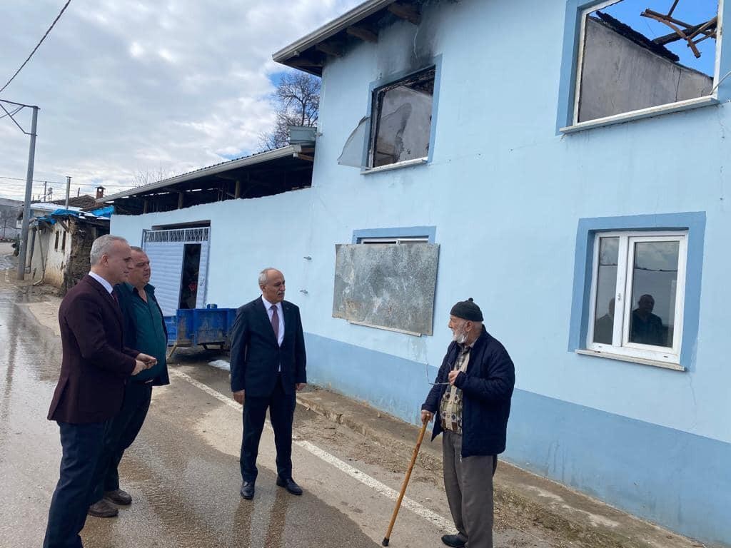 Yoğun kar yağışının etkili olduğu Yenişehir’in Demirboğa köyünde çıkan yangında oturdukları müstakil evleri kullanılmaz hale gelen Turan Ailesi ...