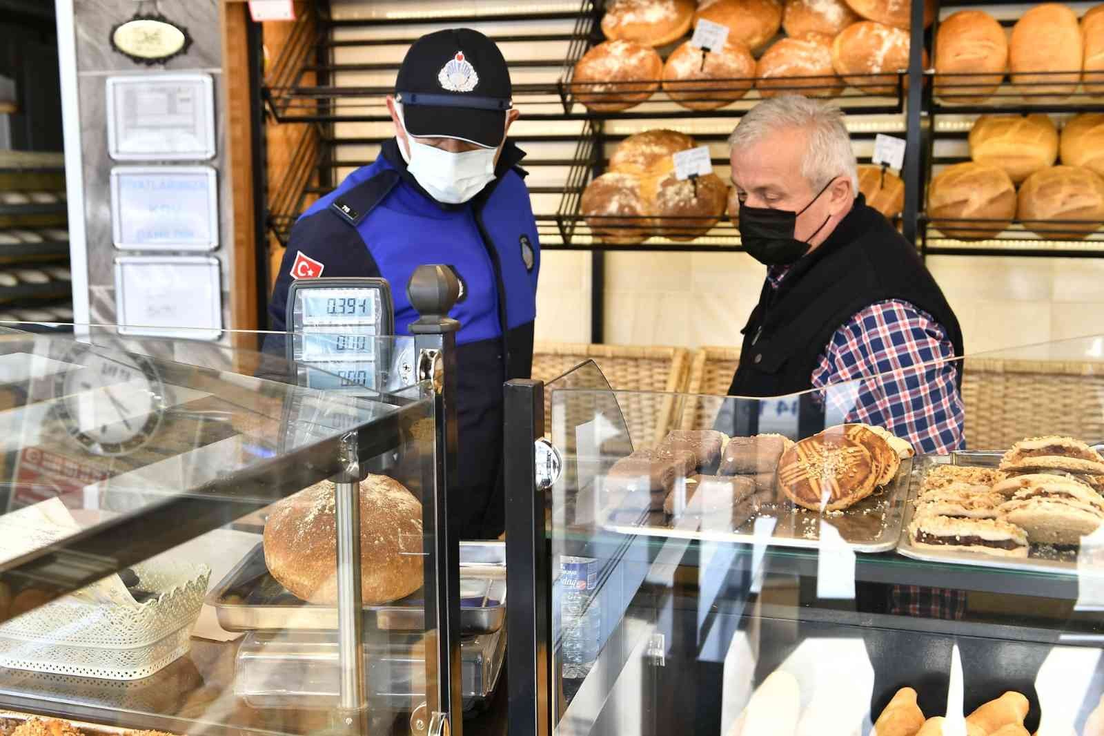 Bursa’da zabıta ekipleri, Ramazan ayı öncesinde ilçe genelinde fırın, pastane ve unlu mamul imalathanelerine yönelik denetimlerini sıklaştırdı ...