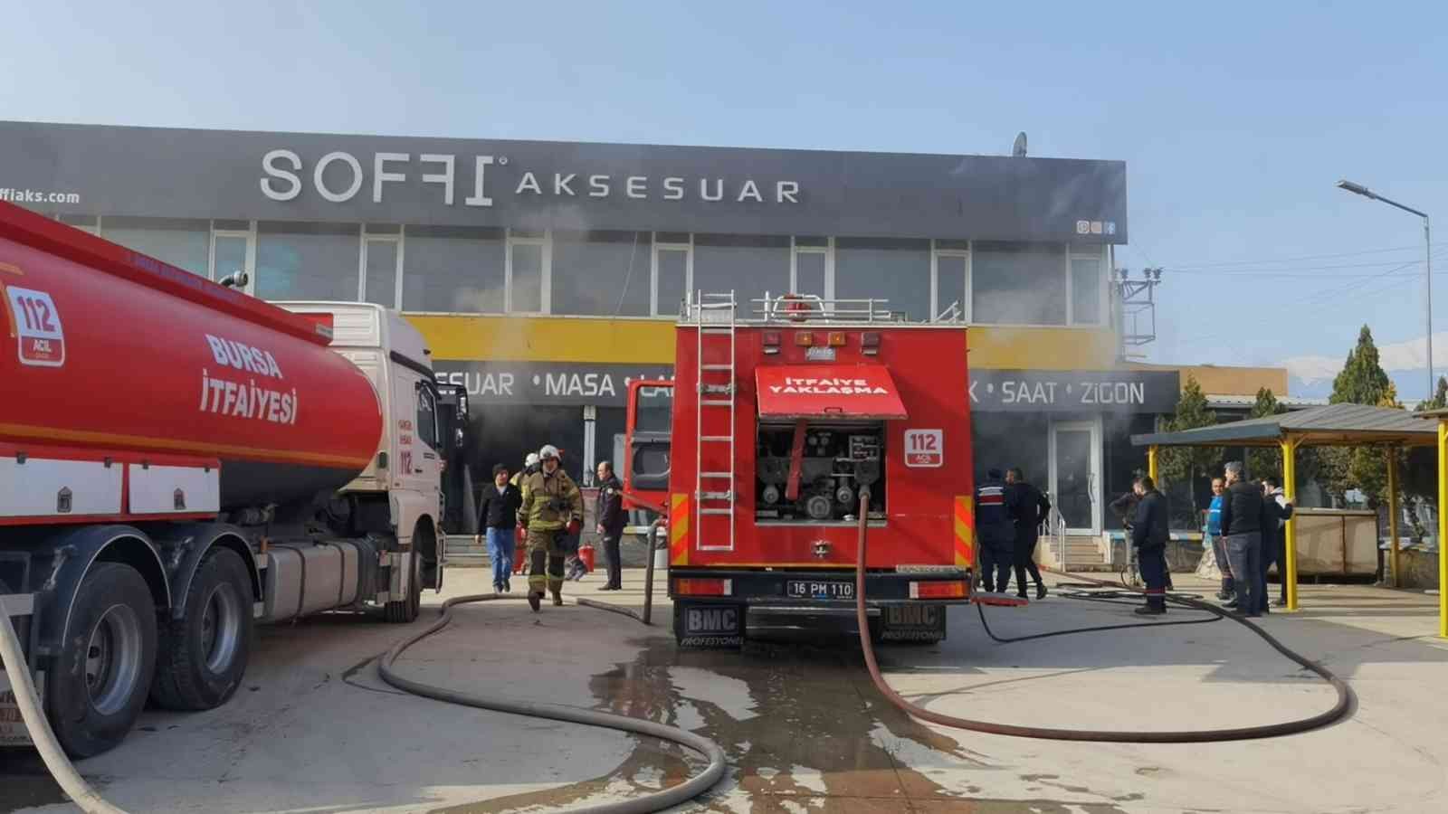 Bursa’nın İnegöl ilçesi Cerrah sanayi bölgesinde faaliyet gösteren mobilya imalathanesinde yangın çıktı. Yangın saat 09.00 sıralarında Cerrah ...