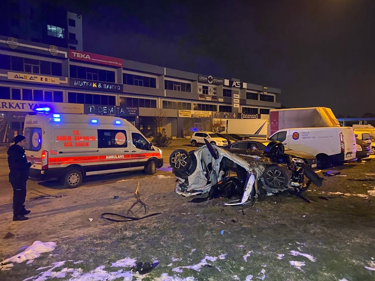 Bursa’da otomobil sürücüsünün kontrolünden çıkarak yol kenarındaki ağaçları devirdikten sonra 50 metre boyunca taklalar attı. Otomobilde bulunan ...