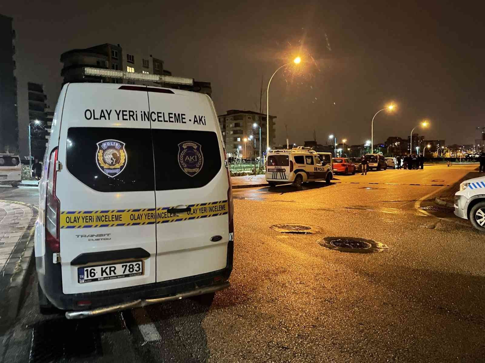 Bursa’da dün gece Bursa Adliyesi’nde görevli 25 yaşındaki kadın hakim, çocuk parkında iple asılı halde ölü bulundu. Kadın hakim bugün Bursa ...