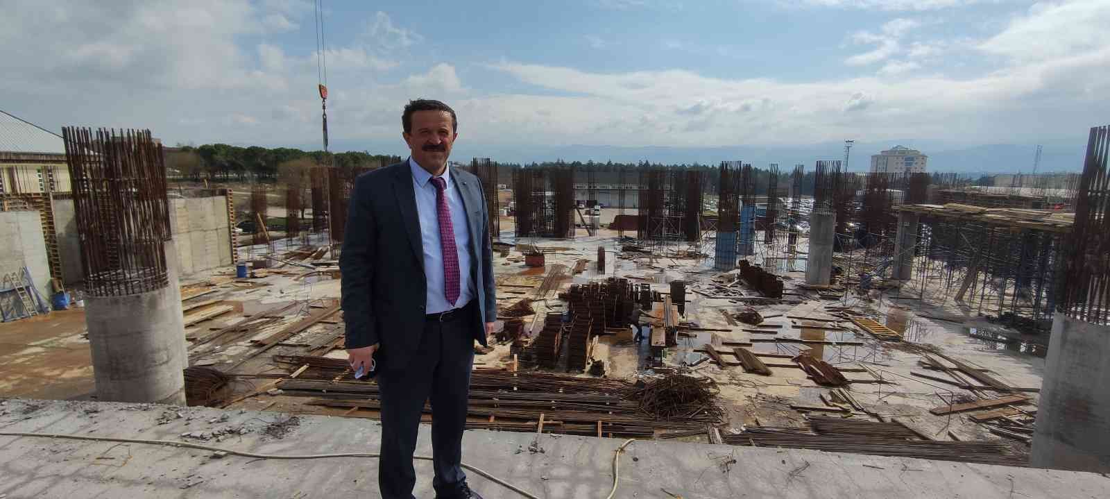 Bursa’nın en büyük cami ve külliye inşaatında sona yaklaşıldı. İnşaat alanı 25 bin metre kareyi bulan caminin önümüzdeki yılın sonlarına doğru ...