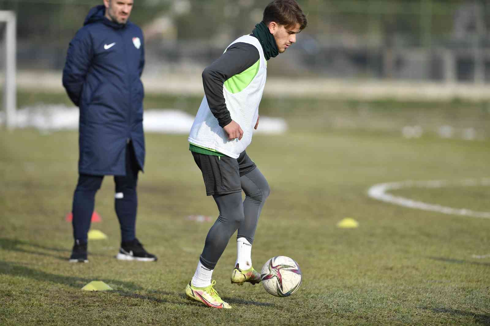 Balıkesirspor maçı hazırlıklarına devam eden Bursaspor’da futbolcular, bugünkü idmanda prese yoğunluk verdi. Yeşil-beyazlı oyuncular, dikkat ...