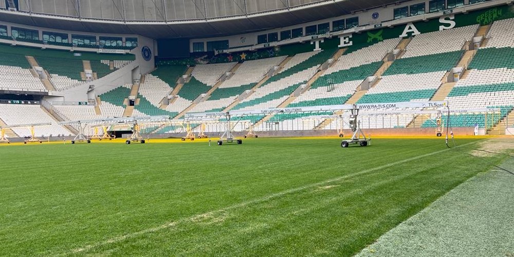 Bursaspor Kulübü, Timsah Park’ın zeminiyle ilgili çalışma başlattı. Tesislerden Sorumlu Yönetim Kurulu Üyesi Rıdvan Gültekin, “Stadyumdaki ...